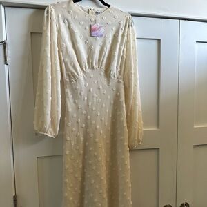 White Chic Wish NWT size large
